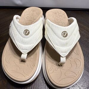Oncai White and Tan Flip Flops Wos9.5 Box 10